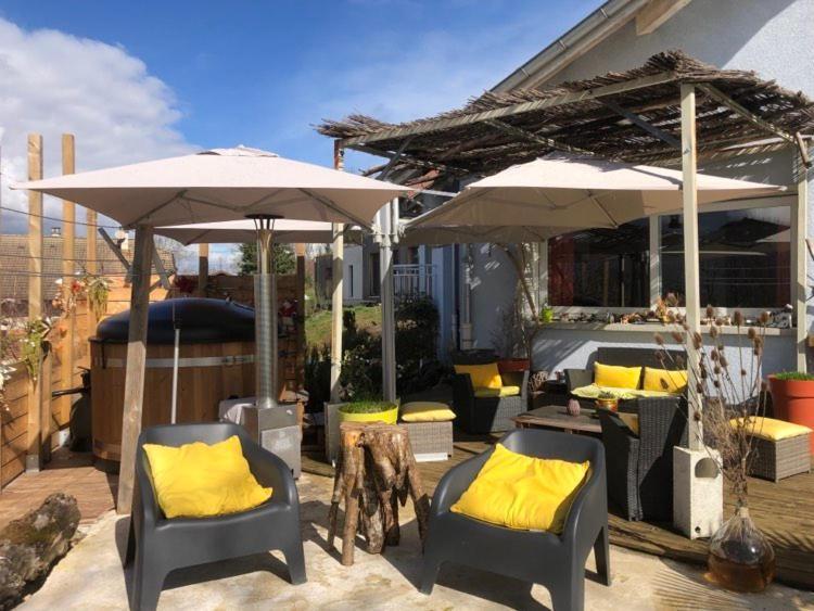 A La Marc'Quize Chambres D'Hotes, Petit Dejeuner Compris, Avec Piscine A Debordement En Exterieur, Bain Nordique A 38 Degres En Prestation Supplement Sur Reservation Horaire Anticipee 1 Place De Parking Gratuite Sur Place Mouxy Exterior photo