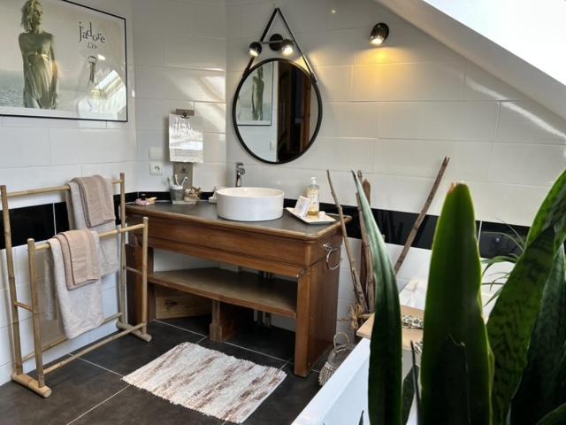 A La Marc'Quize Chambres D'Hotes, Petit Dejeuner Compris, Avec Piscine A Debordement En Exterieur, Bain Nordique A 38 Degres En Prestation Supplement Sur Reservation Horaire Anticipee 1 Place De Parking Gratuite Sur Place Mouxy Exterior photo