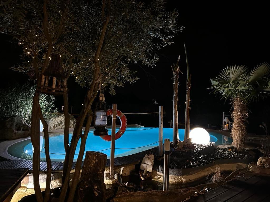 A La Marc'Quize Chambres D'Hotes, Petit Dejeuner Compris, Avec Piscine A Debordement En Exterieur, Bain Nordique A 38 Degres En Prestation Supplement Sur Reservation Horaire Anticipee 1 Place De Parking Gratuite Sur Place Mouxy Exterior photo