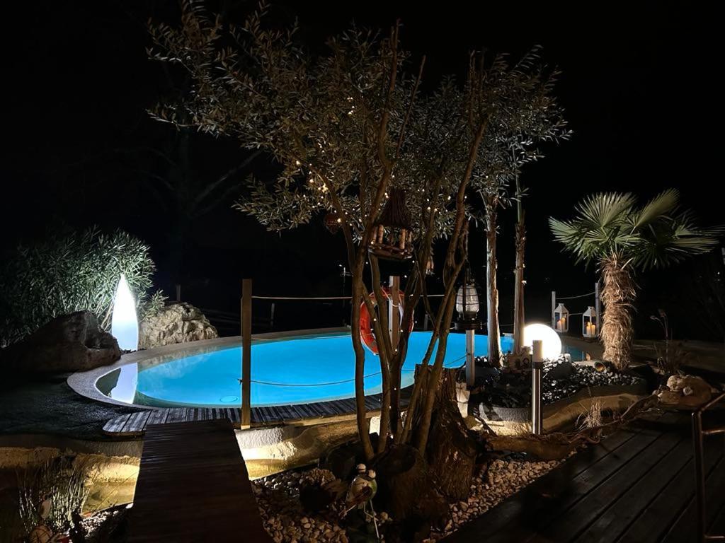 A La Marc'Quize Chambres D'Hotes, Petit Dejeuner Compris, Avec Piscine A Debordement En Exterieur, Bain Nordique A 38 Degres En Prestation Supplement Sur Reservation Horaire Anticipee 1 Place De Parking Gratuite Sur Place Mouxy Exterior photo